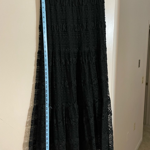Beautiful black lace skirt - Picture 2 of 6